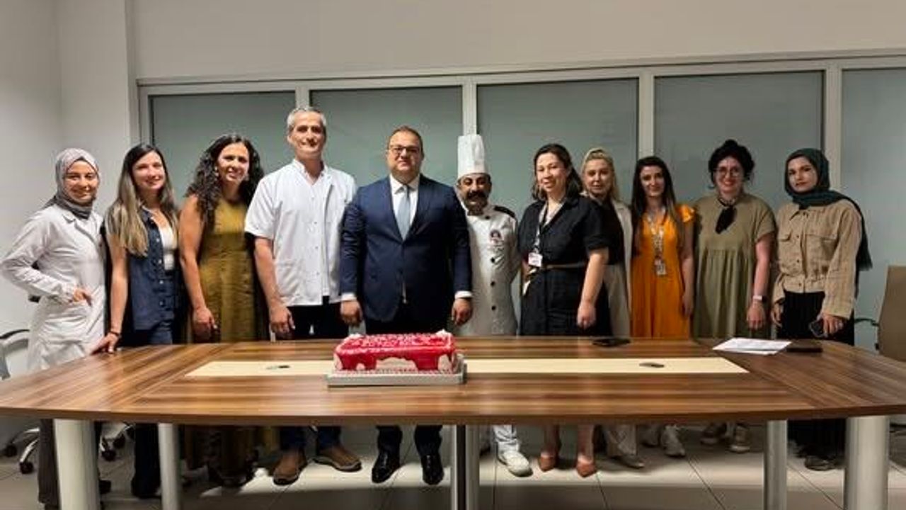 Muğla’da diyetisyenler günlerini pasta ile kutladı