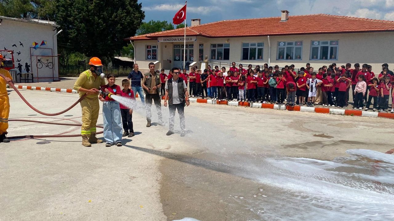 Muğla'da öğrencilere orman yangını tatbikatı yapıl