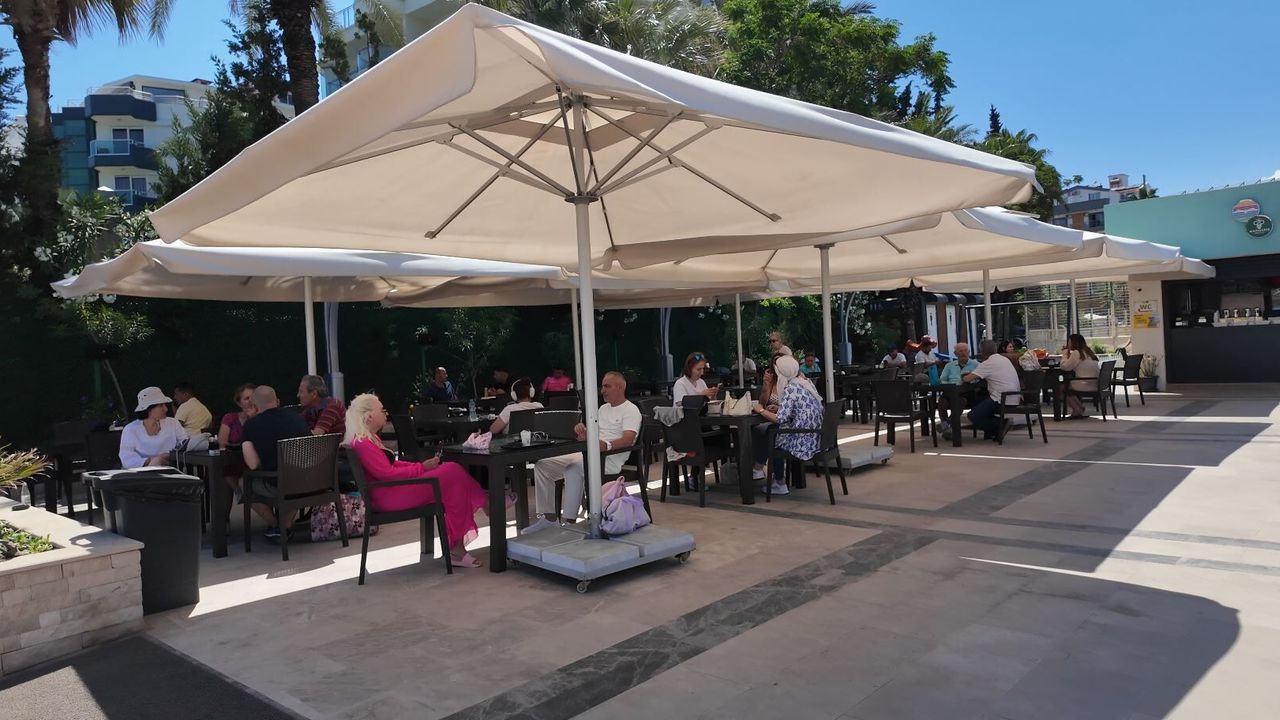 HALK PLAJ KAFE DENİZSEVERLERİN GÖZDESİ OLDU