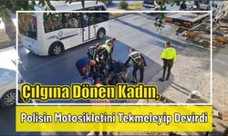 Çılgına dönen kadın, polisin motosikletini tekmeleyip devirdi