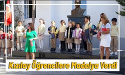 Kızılay Öğrencilere Madalya Verdi