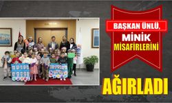 Başkan Ünlü, minik misafirlerini ağırladı