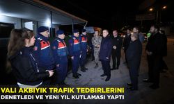 VALİ AKBIYIK TRAFİK TEDBİRLERİNİ DENETLEDİ VE YENİ YIL KUTLAMASI YAPTI