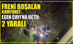 Freni boşalan kamyonet, Eşen Çayı’na uçtu; 2 yaralı