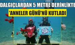 Dalgıçlardan 5 metre derinlikte 'Anneler Günü'nü kutladı