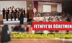 Fethiye'de öğretmen, öğrenci ve veliler şiir dinletisi sundu