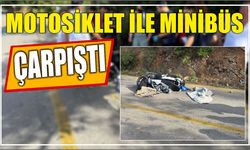 Motosiklet ile minibüs çarpıştı