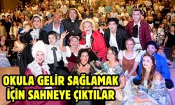 OKULA GELİR SAĞLAMAK İÇİN SAHNEYE ÇIKTILAR