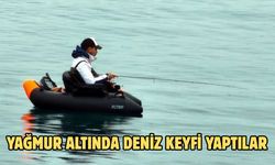 Yağmur altında deniz keyfi yaptılar
