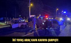 İki Tofaş araç kafa kafaya çarpıştı