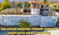 HADİ ESKİŞAR KONAĞI’NDA YIPRANMIŞ KISIMLARIN SÖKÜMÜ BÜYÜK ORANDA TAMAMLANDI