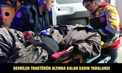 Devrilen traktörün altında kalan kadın yaralandı