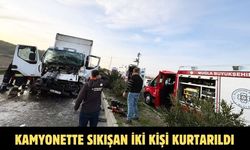 Kamyonette sıkışan iki kişi kurtarıldı