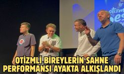 Otizmli bireylerin sahne performansı ayakta alkışlandı