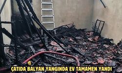 Çatıda balyan yangında ev tamamen yandı