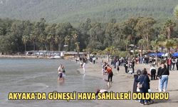 Akyaka’da güneşli hava sahilleri doldurdu