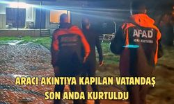 Aracı akıntıya kapılan vatandaş son anda kurtuldu