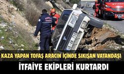 Kaza yapan Tofaş aracın içinde sıkışan vatandaşı itfaiye ekipleri kurtardı