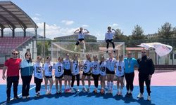 Menteşe Cumhuriyet Ortaokulu hokey takımı Türkiye üçüncüsü oldu
