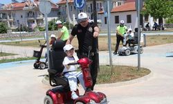 Fethiye’de anaokulu öğrencilerine uygulamalı trafik eğitimi verildi