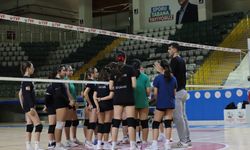 Muğla'nın voleybol yıldızları Analig için sahaya indi