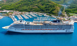 Marmaris'e "MSC Divina" kruvaziyeri 4 bin 121 turist getirdi