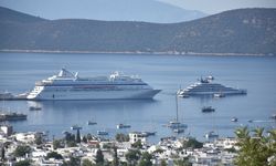 Bodrum'a iki kruvaziyerle 1012 turist geldi