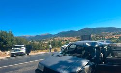 Seydikemer'de otomobil ile motosiklet çarpıştı: 1 ölü, 2 yaralı