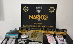 Uyuşturucu tacirlerine ağır darbe: 900 gram skunk, kokain ve pres makinesi ele geçirildi