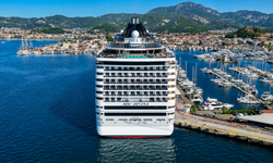 "MSC Divina" kruvaziyeri Marmaris'e 4 bin 111 turist getirdi