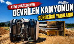 Kum boşaltırken devrilen kamyonun sürücüsü yaralandı