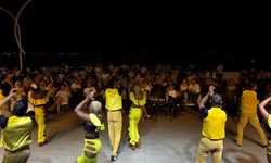 Bardakçı Koyu’nda tatil konser ve dans şovlarıyla renklendi