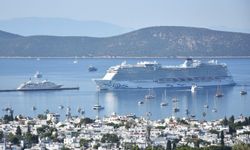 "Aroya" kruvaziyeri Bodrum'a 1532 turist getirdi