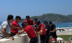 Fethiye'de işletmenin çatısına düşen yamaç paraşütü pilotu ile yolcusu yaralandı