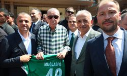 Cumhurbaşkanı Erdoğan’a Muğlaspor forması takdim edildi