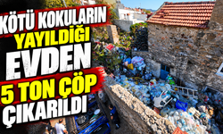 Kötü kokuların yayıldığı çöp evden 5 ton çöp çıkarıldı
