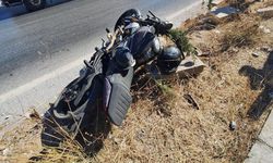 Refüje çarpan motosikletli genç hayatını kaybetti