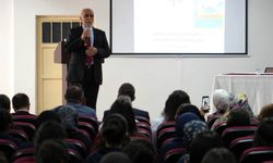 Muğla'da öğrenciler yazar Mustafa Turan ile bir araya geldi