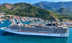 "MSC Divina" kruvaziyeri Marmaris'e 3 bin 893 turist getirdi