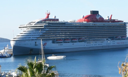 Bodrum'a "Scarlet Lady" kruvaziyeriyle 2 bin 603 turist geldi