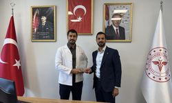 Marmaris'te hastanede tören alanı oluşturulmasına destek verenlere plaket