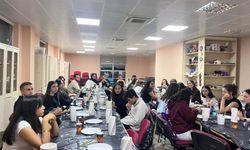 Muğla’da üniversite öğrencileri seramik vazo boyama atölyesinde buluştu