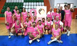 Bodrum kadın basketbol takımı ve doktorlar meme farkındalığı için maç yaptı