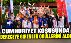Cumhuriyet koşusunda dereceye girenler ödüllerini aldı