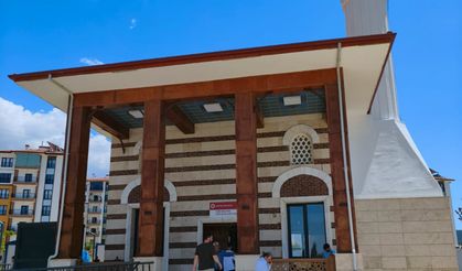 Akçaova TOKİ Camii’nde ilk Cuma namazı kılındı