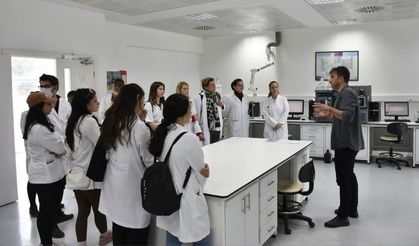 Öğrenciler ileri analiz yöntemlerini laboratuvarda inceledi