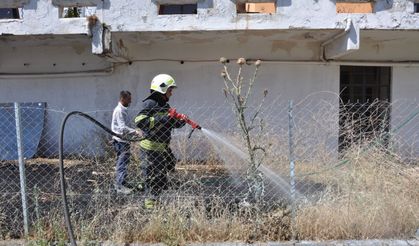 Menteşe'de otel arkasındaki otluk alanda yangın