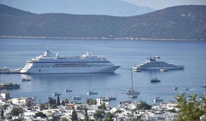 Bodrum'a iki kruvaziyerle 1012 turist geldi