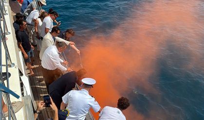 Fethiye’de şehit denizciler anısına denize çelenk bırakıldı