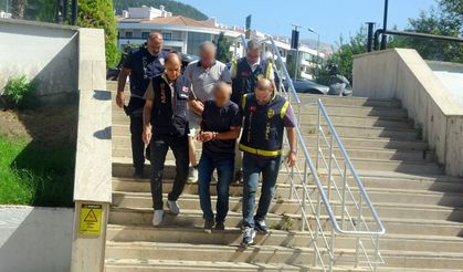FETÖ'den ihraç edilen eski emniyet müdürü parke taşı hırsızlığı yaptı